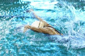 ヒジなどの負担を軽減し守るサポーター